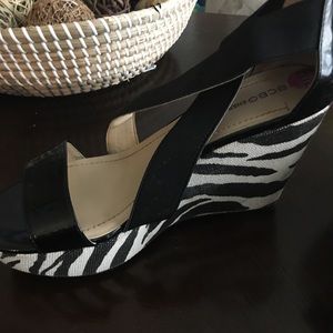 BCBG black wedges with zebra print size 8 1/2